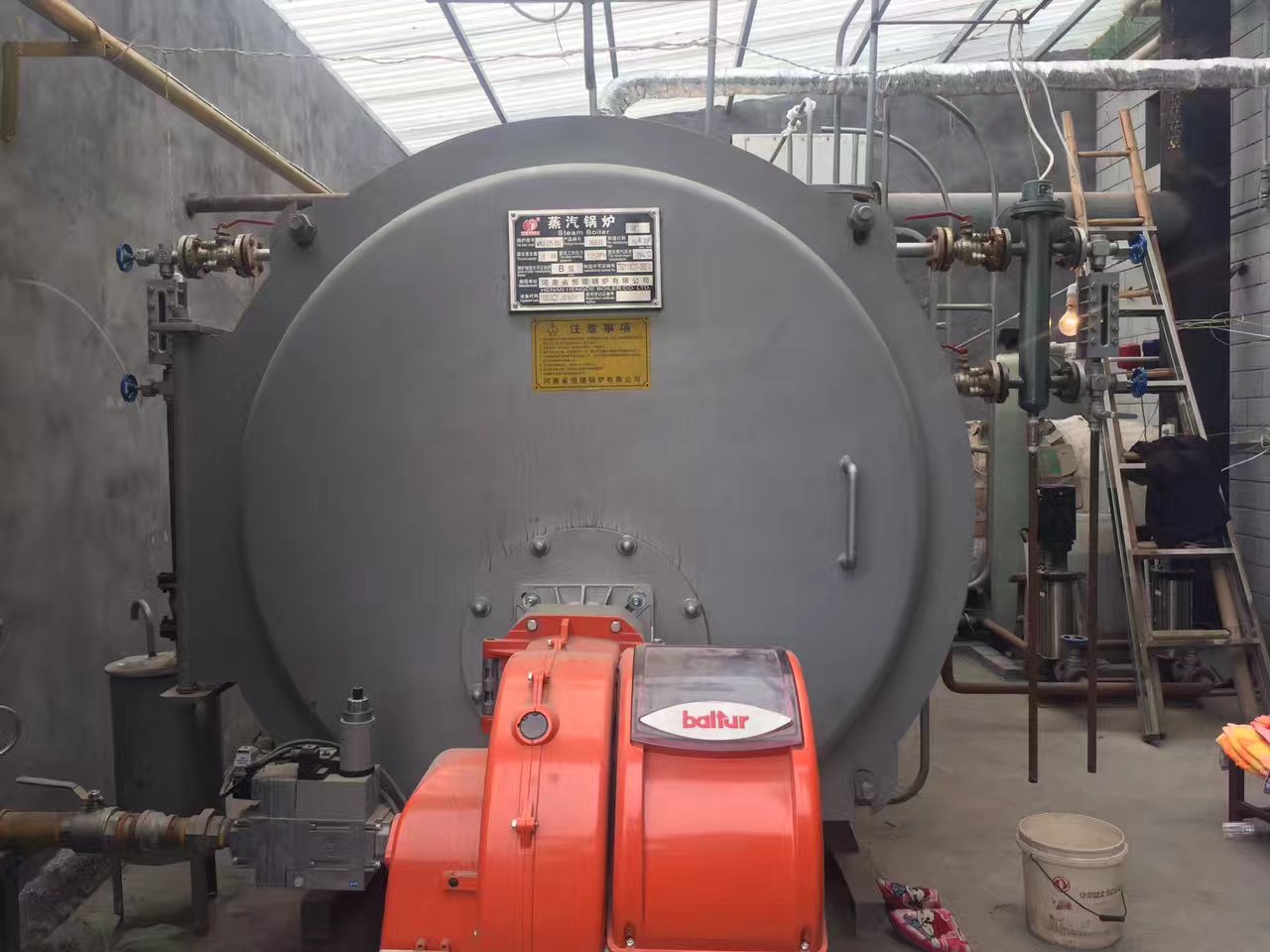 貴陽市燃油氣蒸汽鍋爐臥式生物質(zhì)蒸汽鍋爐鍋爐滿水現(xiàn)象