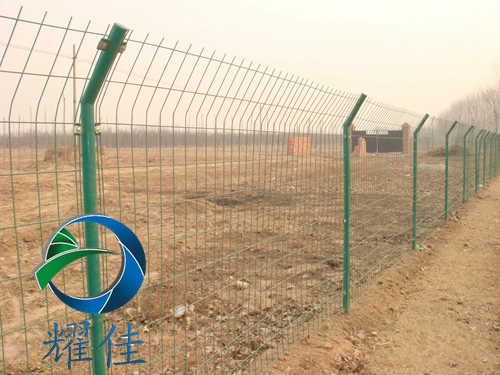 雙邊護欄網(wǎng)和雙圈護欄網(wǎng)的區(qū)別-耀佳