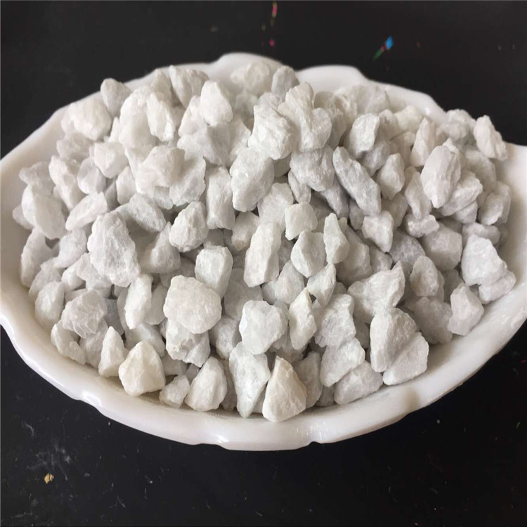 靈壽博淼現(xiàn)貨供應(yīng) 雪花白石子 漢白玉石子 環(huán)保石子 量大從優(yōu)