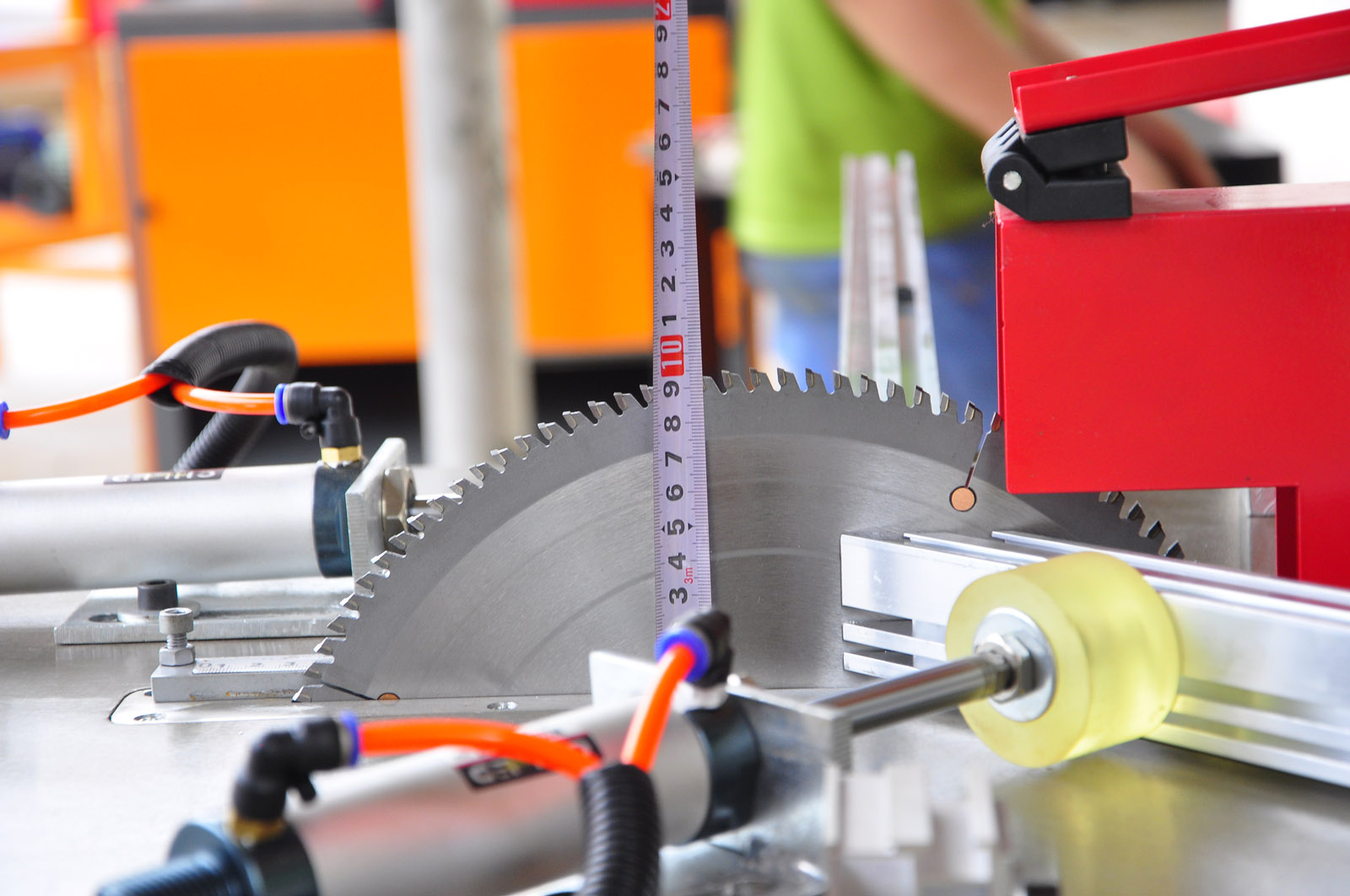 D305切割機(jī)鋁材切割機(jī)衣柜櫥柜機(jī)械切角機(jī)多功能切割機(jī)