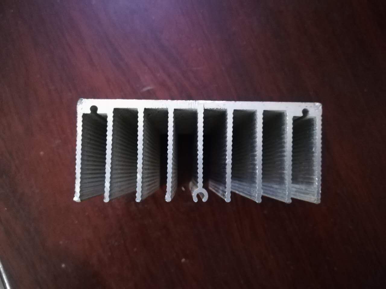 散熱器 機(jī)臺(tái)散熱器