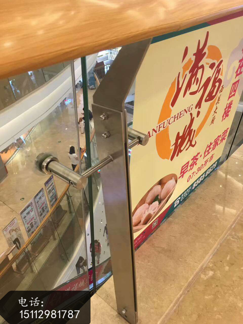 臺(tái)州商場(chǎng)不銹鋼玻璃欄桿立柱，304不銹鋼玻璃護(hù)欄實(shí)心立柱定做案例