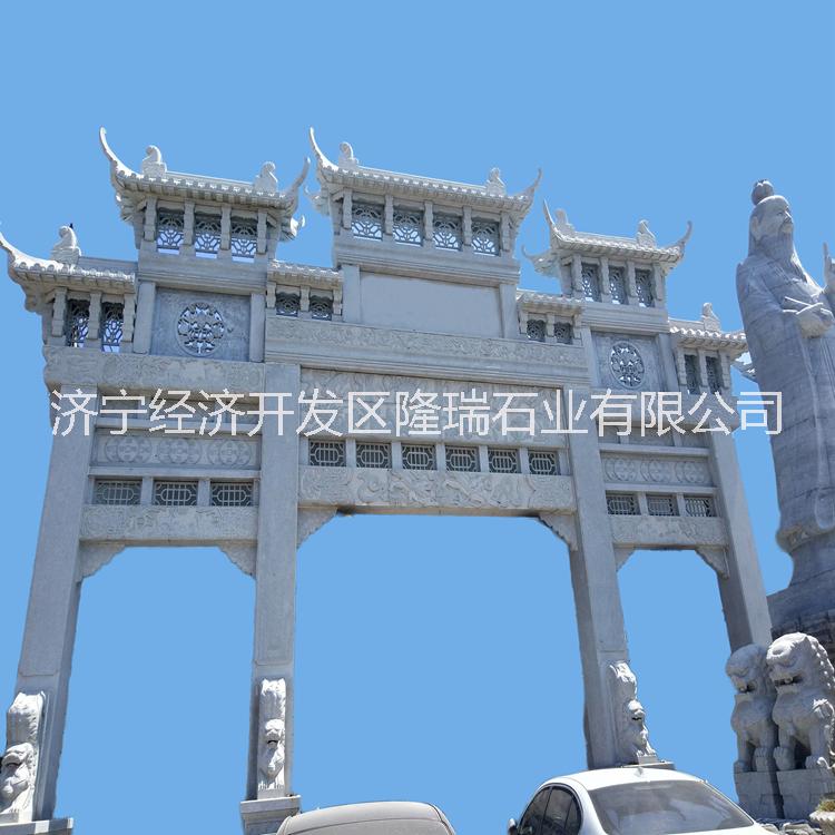 牌坊村口 傳統(tǒng)石雕牌坊 花崗巖芝麻白石牌樓 景區(qū)建筑牌坊 大型石雕牌樓 景區(qū)寺廟山門(mén)牌坊擺件