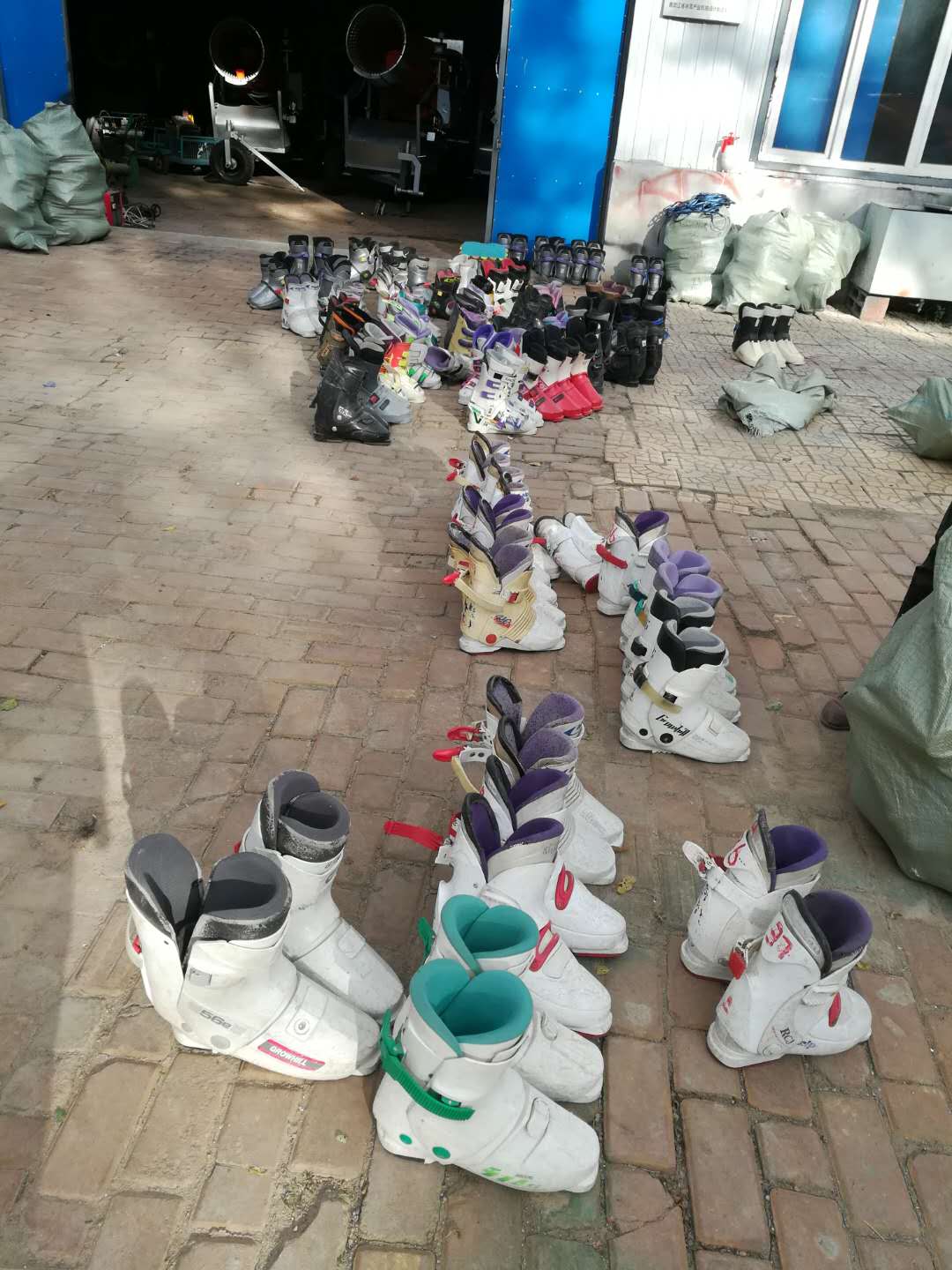 處理進(jìn)口二手滑雪板 處理進(jìn)口二手鳥(niǎo)板滑雪板