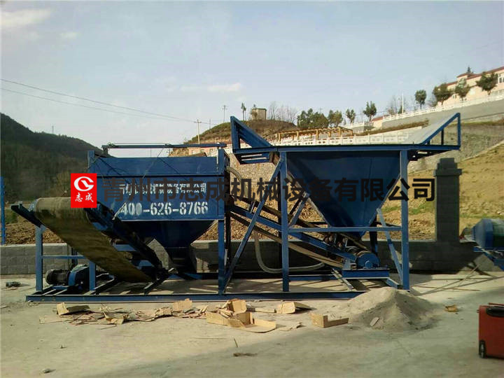 這位李老板從湖南長沙跑到我們志成購買石粉沙洗砂機