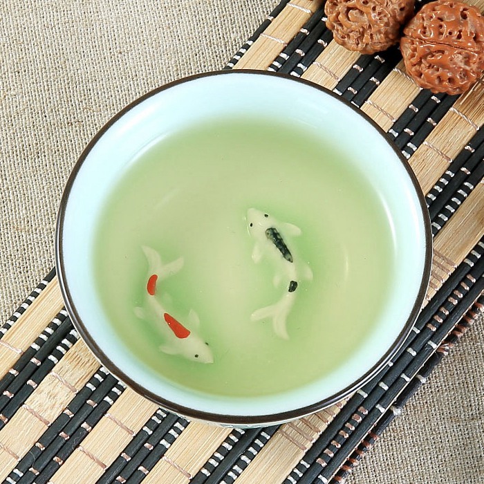 創(chuàng)意陶瓷青瓷功夫茶具普洱茶杯水杯品茗杯浮雕鯉魚品茗杯