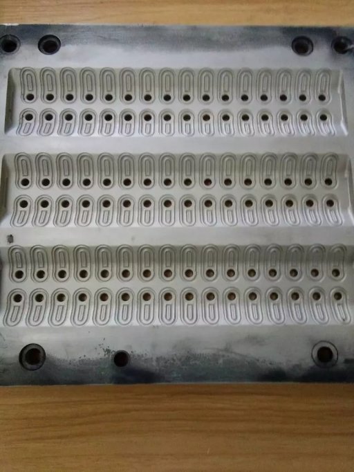 硅膠藍(lán)牙耳塞模具霧面鍍鎳。硅膠模具鍍鉻鍍鎳加工 硅膠藍(lán)牙耳塞模具霧面鍍鎳