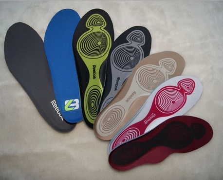 PU發(fā)泡機(jī)  PU發(fā)泡機(jī) 生產(chǎn)設(shè)備