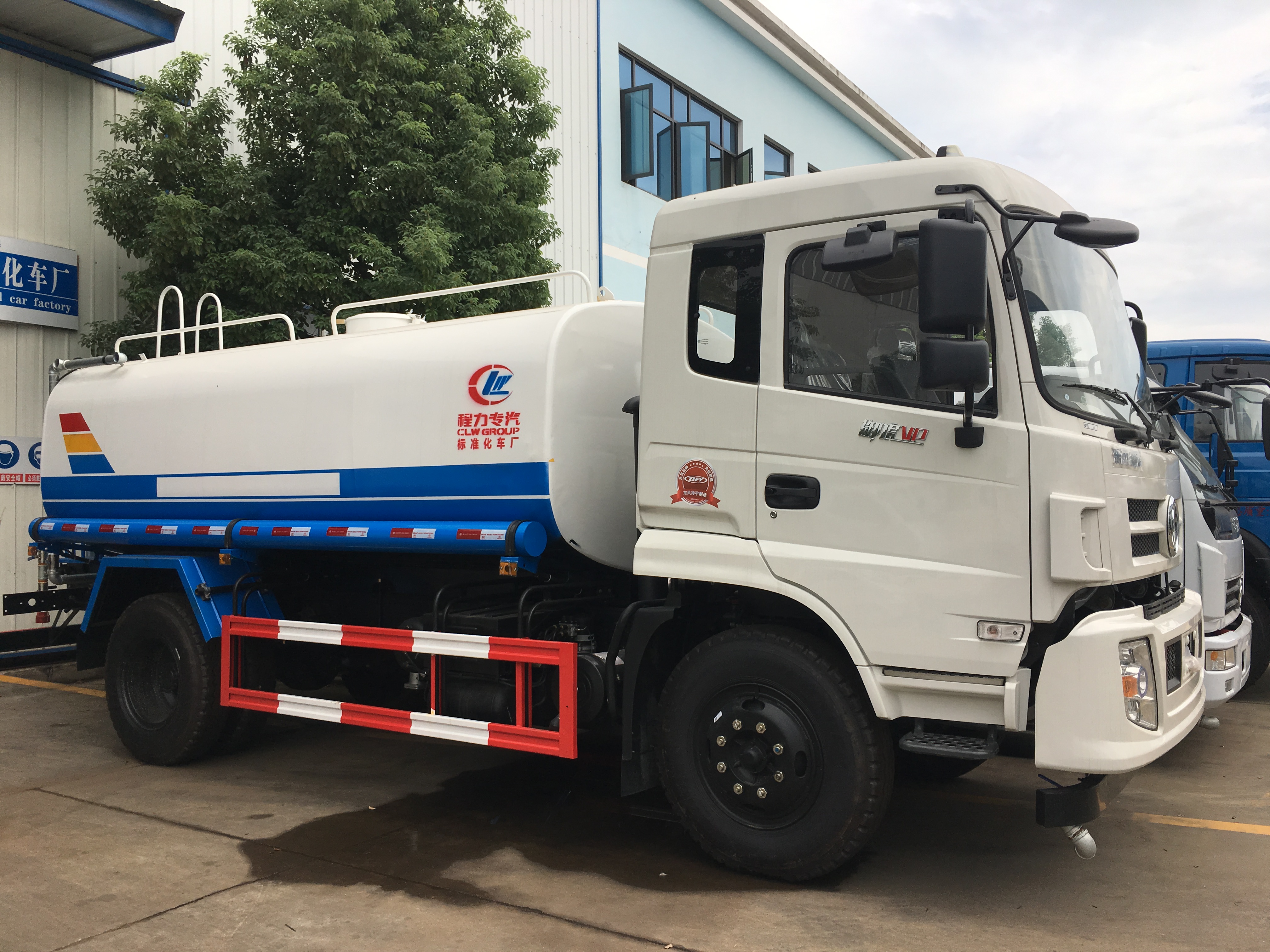 東風(fēng)新款12方御虎灑水車報價