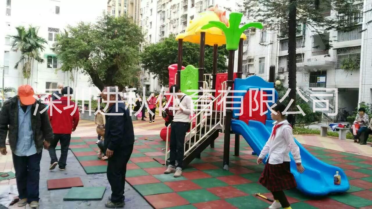 安全地墊生產(chǎn)廠家 現(xiàn)澆地墊 健身器材區(qū)域地墊