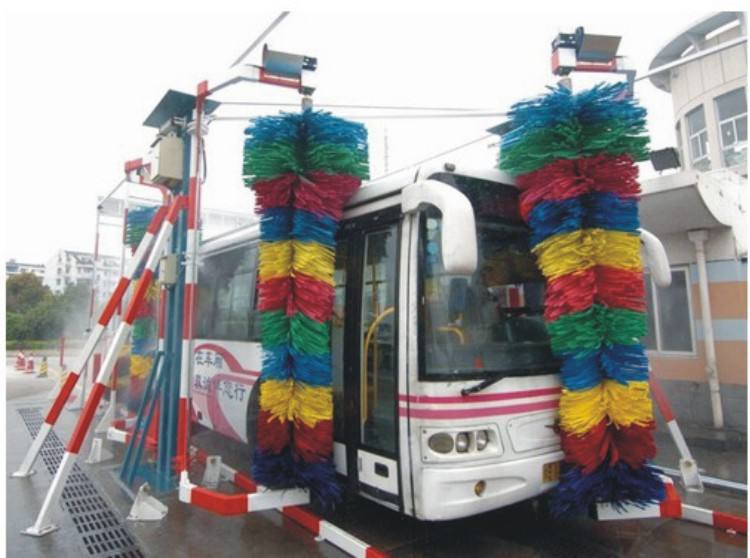 巴士快速洗車機(jī) 通道公交洗車機(jī)價(jià)格 全自動(dòng)電腦洗車機(jī)