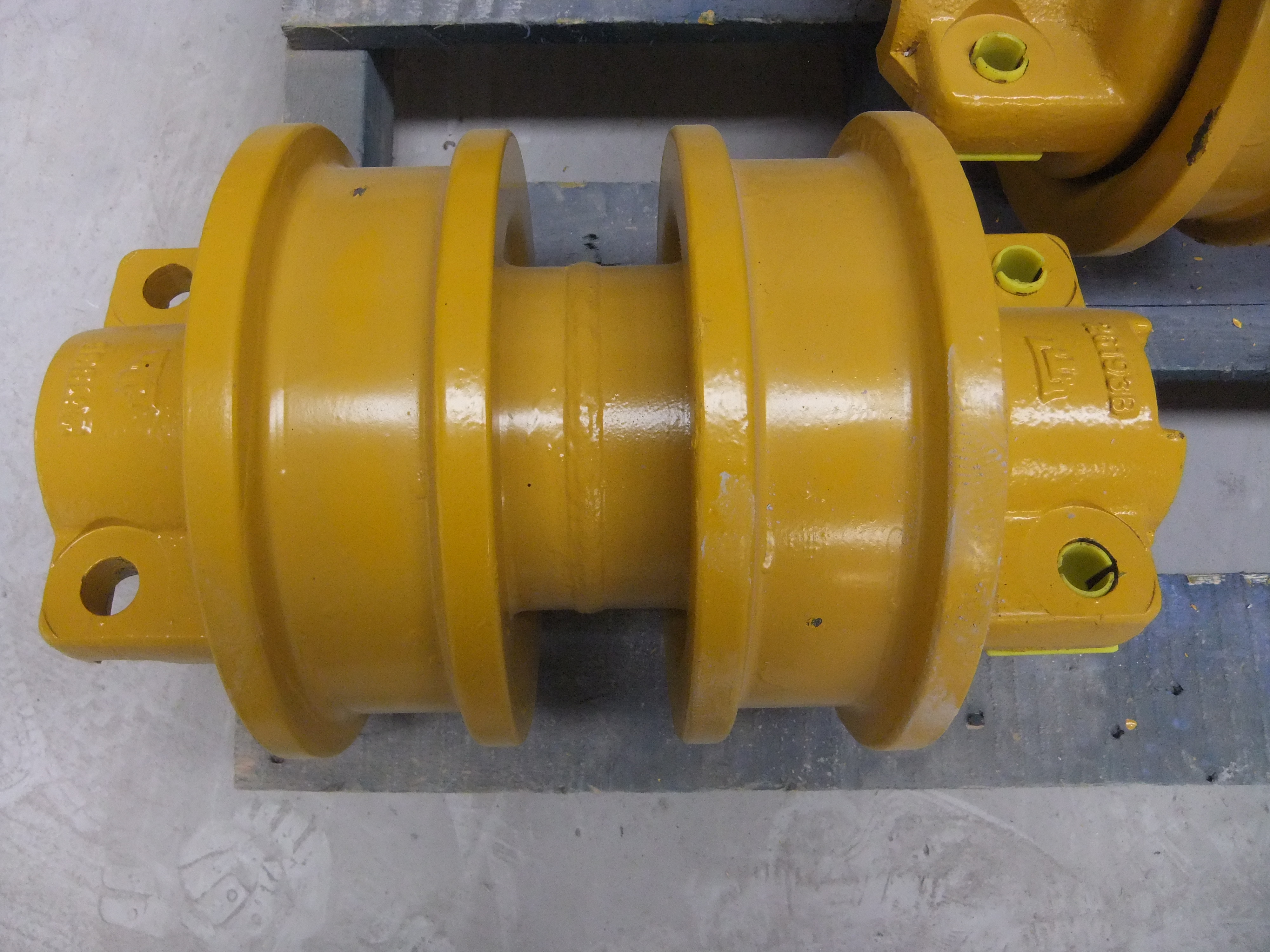 供應(yīng)山推原廠推土機(jī)支重輪 山推原廠推土機(jī)支重輪 SD22