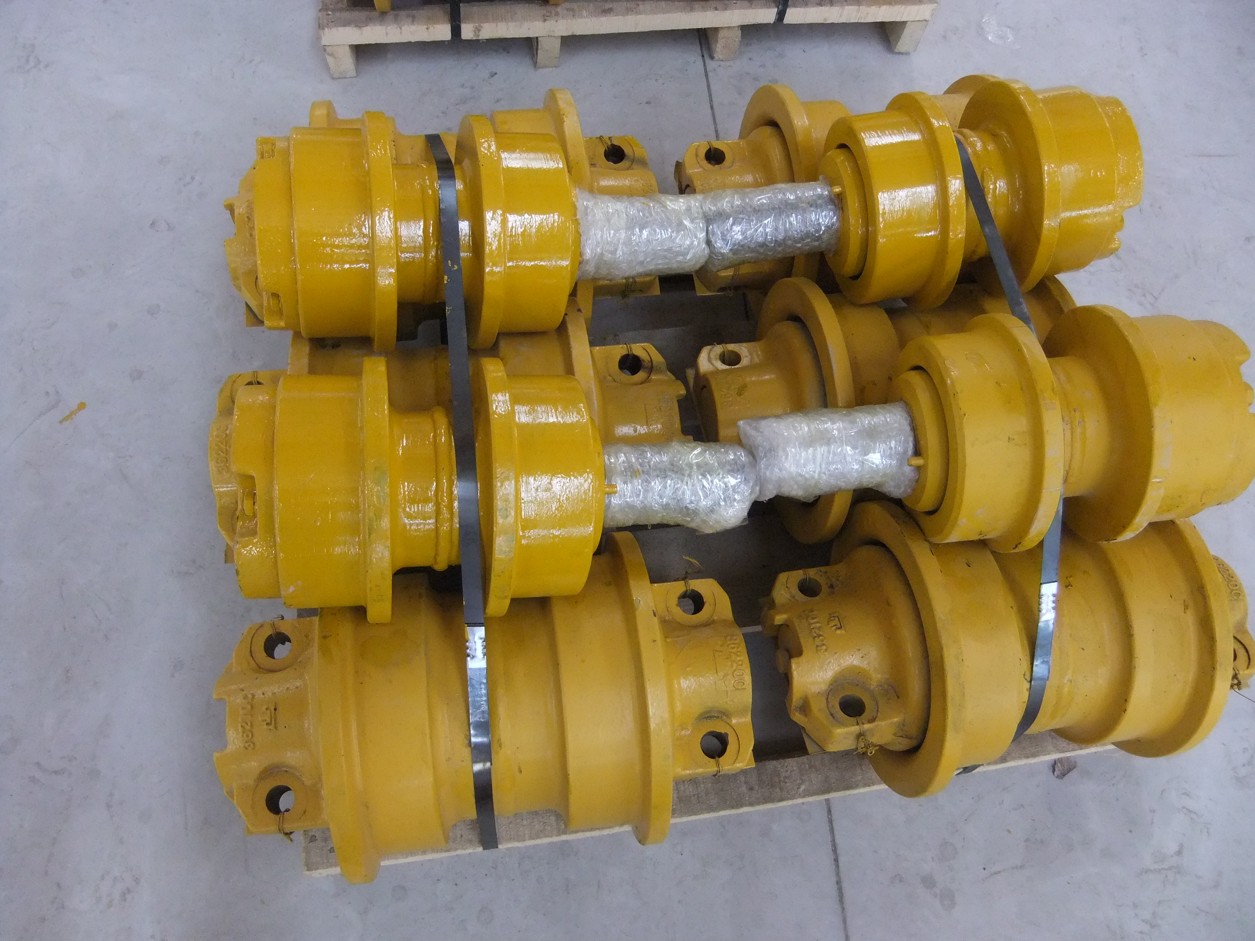 供應山推SD32支重輪 山推SD32支重輪 推土機輪子