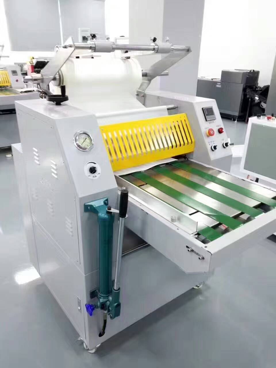 上海香寶XB-V20TSF液壓 自動(dòng)搭邊覆膜機(jī)