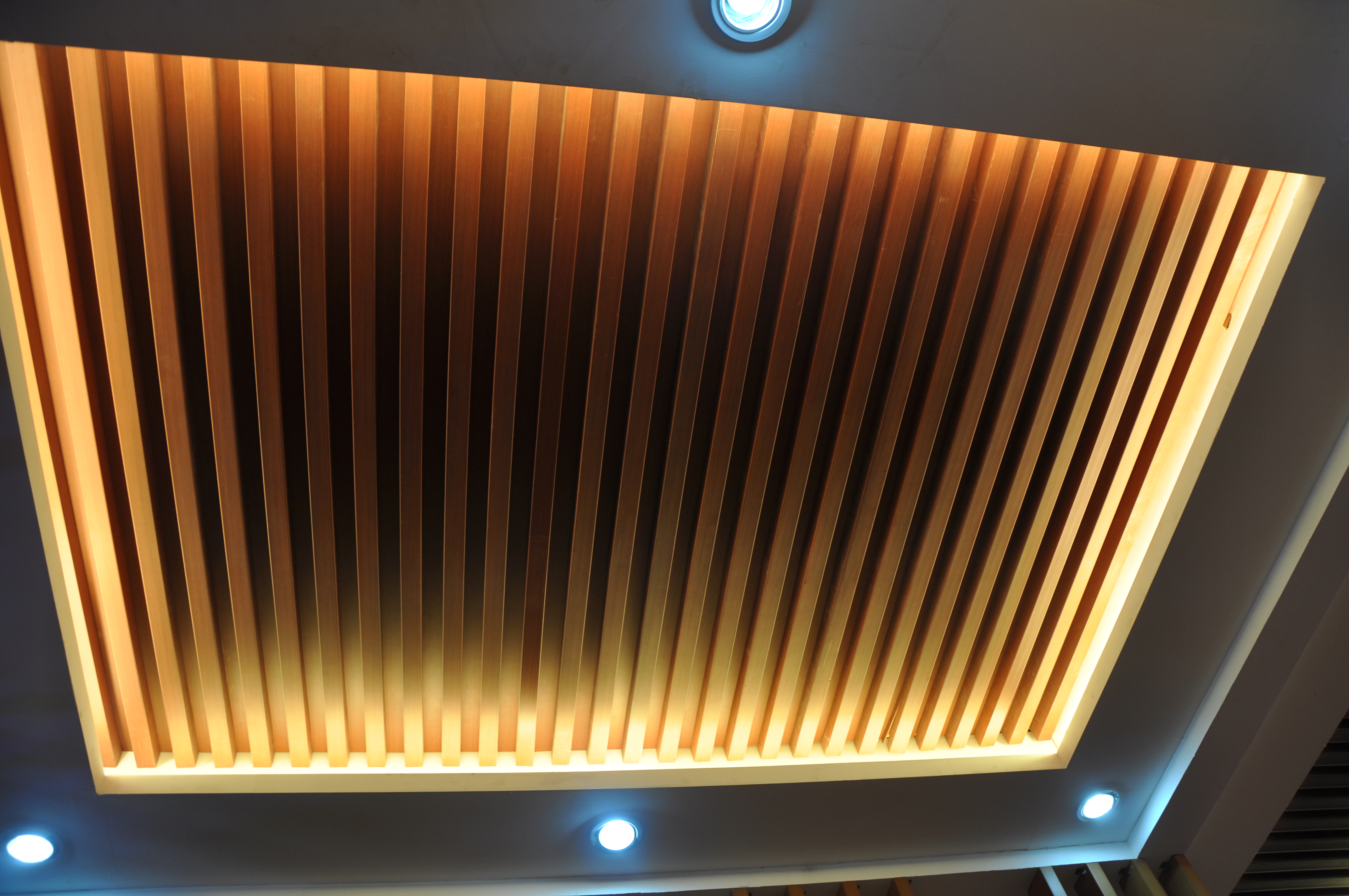 供應(yīng)生態(tài)木4045天花生態(tài)木組合天花生態(tài)木吊頂材料 生態(tài)木4045天花 卡扣天花