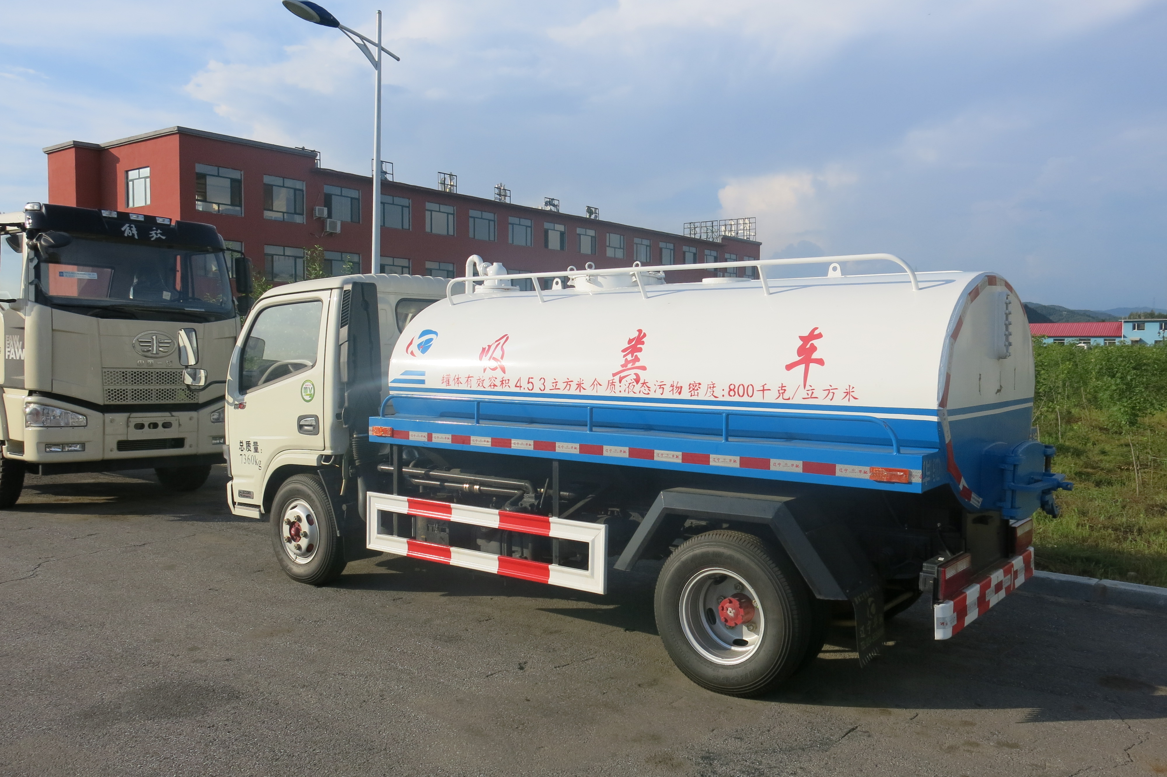 吸糞車 現(xiàn)貨供應(yīng) 鑫華馳牌吸糞車