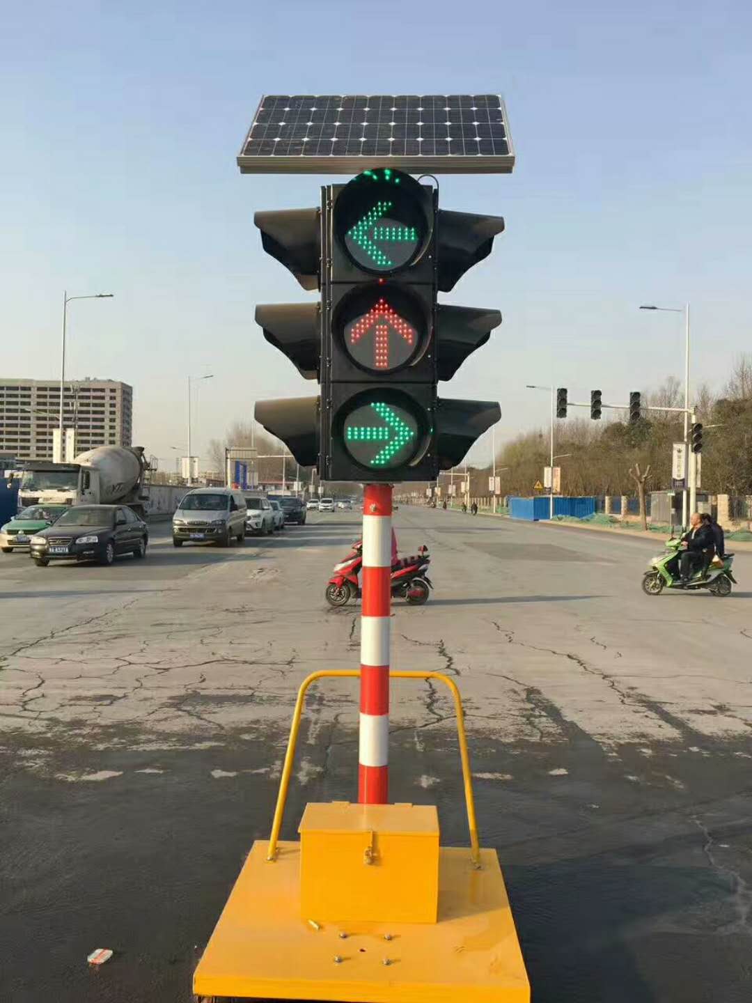 河南移動式三色滿屏信號燈價格_河南移動式三色滿屏信號燈供應(yīng)商_河南移動式三色滿屏信號燈批發(fā)