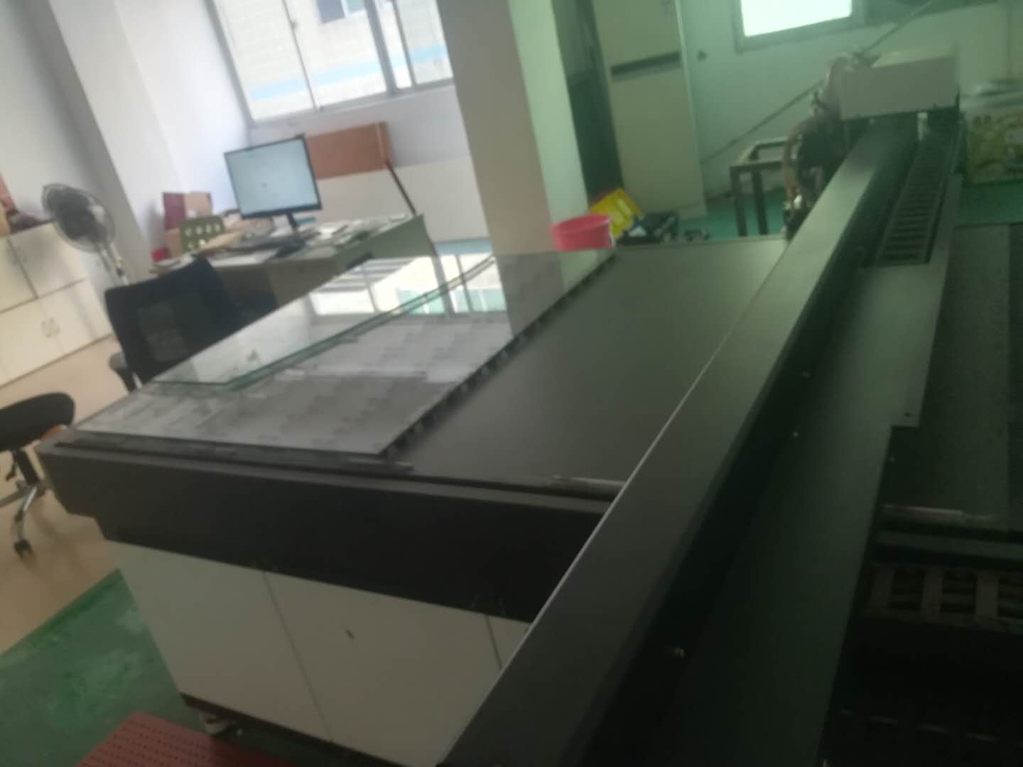 深圳亞克力彩印加工反應(yīng)速度快，縮短了工作周期