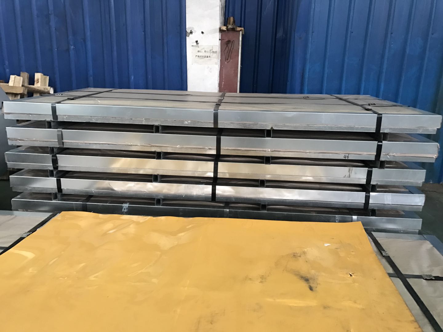 貴陽鋼材批發(fā)廠家，貴州鋼材批發(fā)廠家，貴州鋼材批發(fā)價格