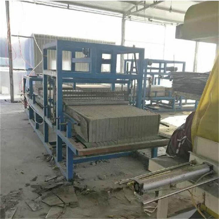 中國(guó)*品牌保溫板設(shè)備近期行情 全自動(dòng)保溫板設(shè)備切割鋸  保溫板設(shè)備生產(chǎn)商哪家好