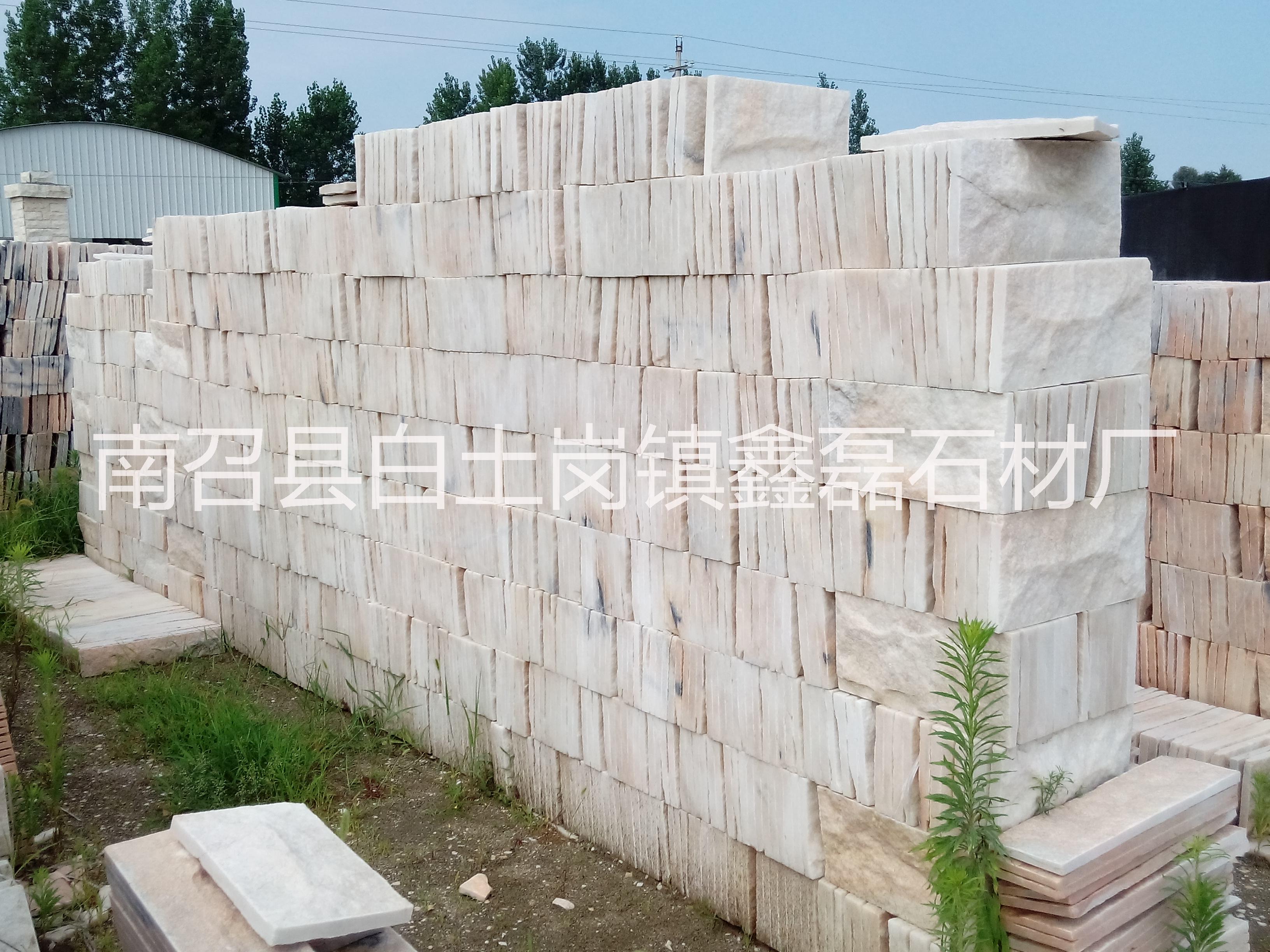 河南水晶白外墻磚柱子墻城堡石 河南天然柱子墻大理石包柱石庭院景觀石  河南柱子墻藝術(shù)磚地磚瓷磚