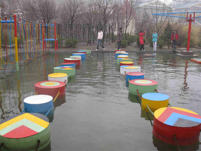 水上拓展項(xiàng)目用拓展器械/游樂設(shè)施用器材/鑫獅廠家