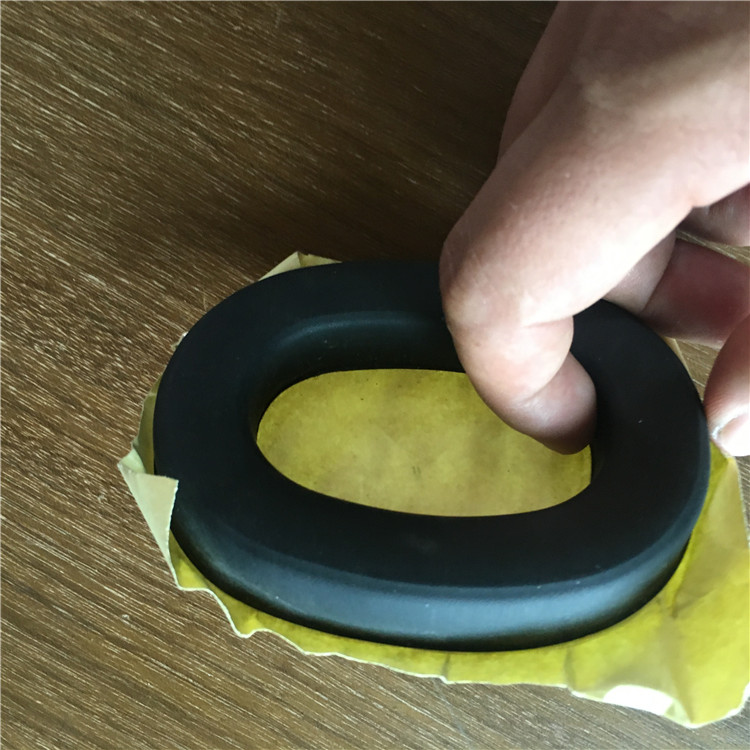 東莞頭戴式耳機(jī)耳套廠家直銷/熱壓皮耳套訂做價格