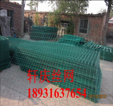 現(xiàn)貨鐵絲網(wǎng)圍欄雙邊絲護(hù)欄 鐵絲網(wǎng)圍欄報價 鐵絲網(wǎng)圍欄批發(fā) 鐵絲網(wǎng)圍欄供應(yīng)商