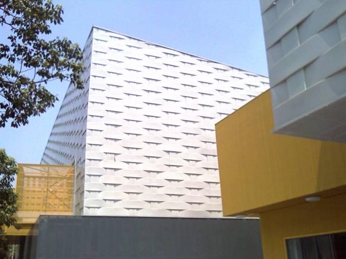 彩鋼板鋼結(jié)構(gòu)房屋能替代傳統(tǒng)房屋嗎