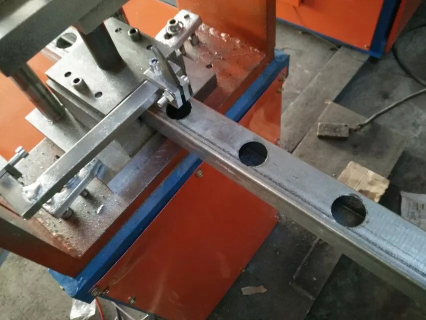 鋅鋼百葉窗邊框沖孔機(jī) 精密質(zhì)優(yōu) 廠(chǎng)家直銷(xiāo)