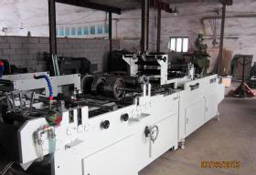 自動(dòng)紙盒貼窗機(jī)  紙盒對線切角貼窗機(jī)