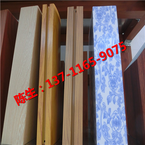 上海刨花木紋鋁方通吊頂供應(yīng)商