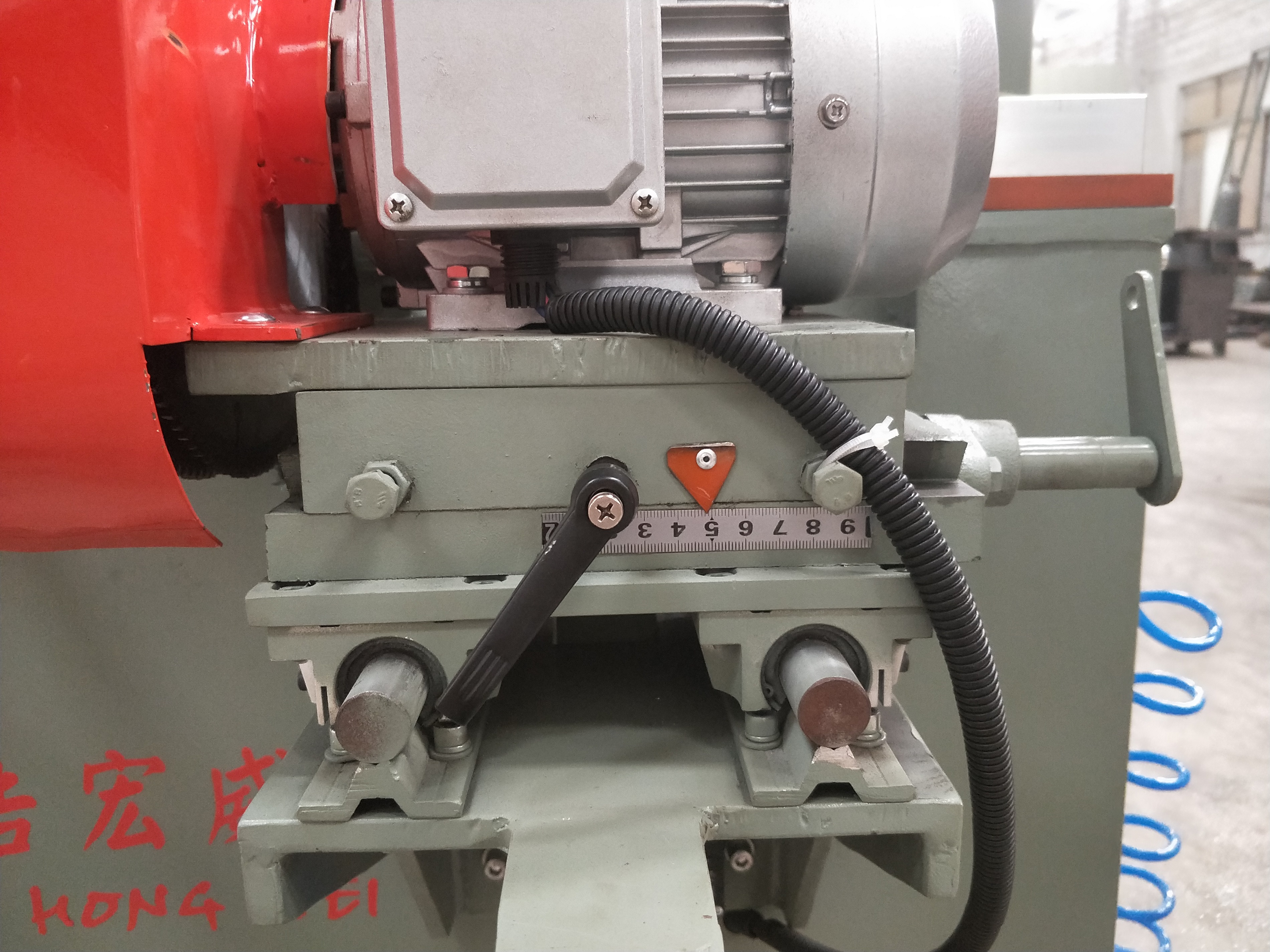 廠家直銷精密45度雙切護(hù)角一體機(jī)切角機(jī)相框十字繡切角機(jī)鋁型材切角機(jī)鋁合金門(mén)窗切角機(jī)