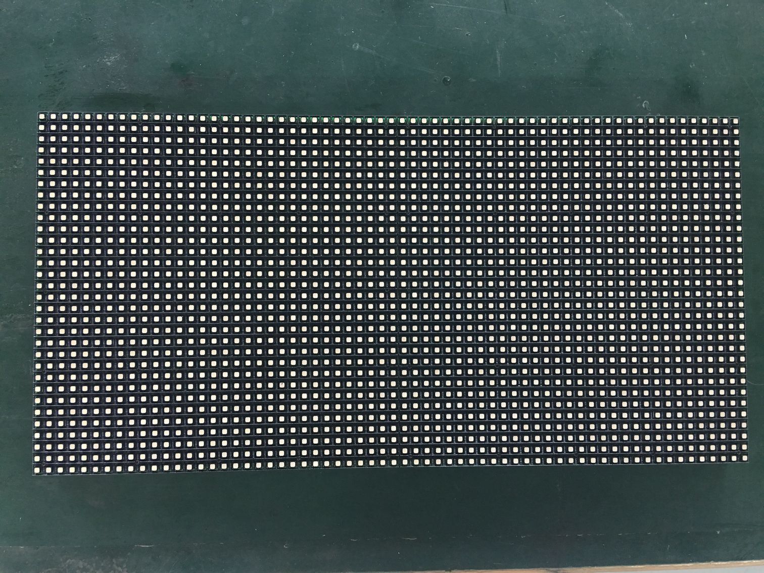 戶外高亮F3.75雙色表貼4字2行單元板（SMD2727）