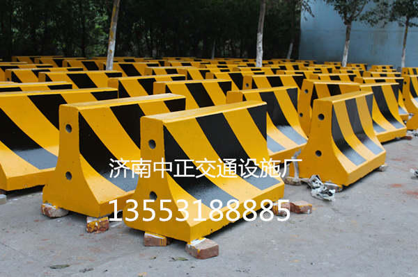 邢臺(tái)水泥隔離墩價(jià)格-黃黑水泥隔離墩批發(fā)-公路水泥隔離墩廠家