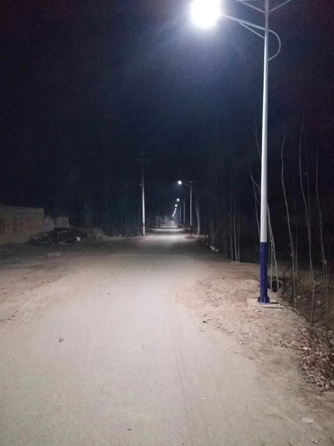 農村6米30瓦太陽能路燈