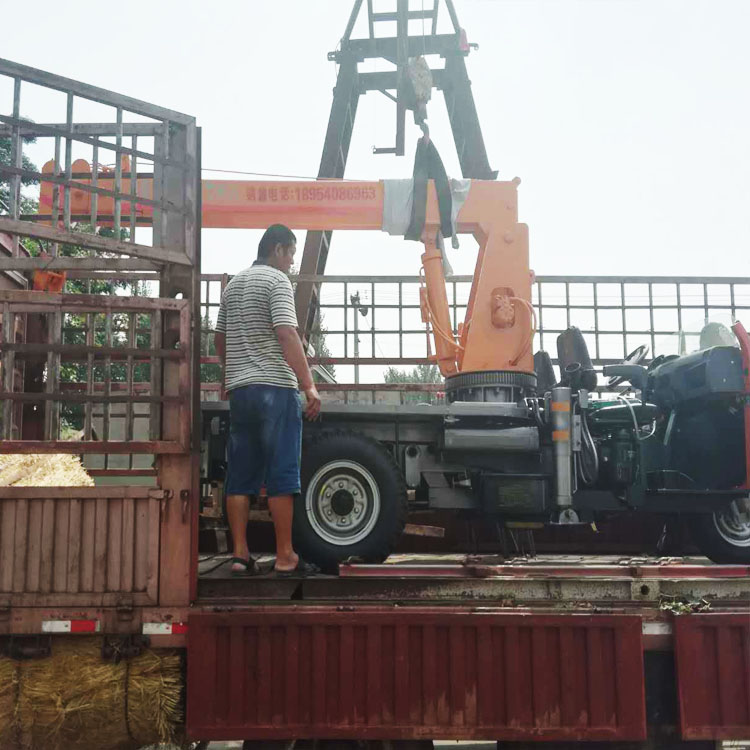 三馬子吊車 動(dòng)力足 行動(dòng)方便快捷 三輪吊車廠家 定制 3噸隨車吊價(jià)格