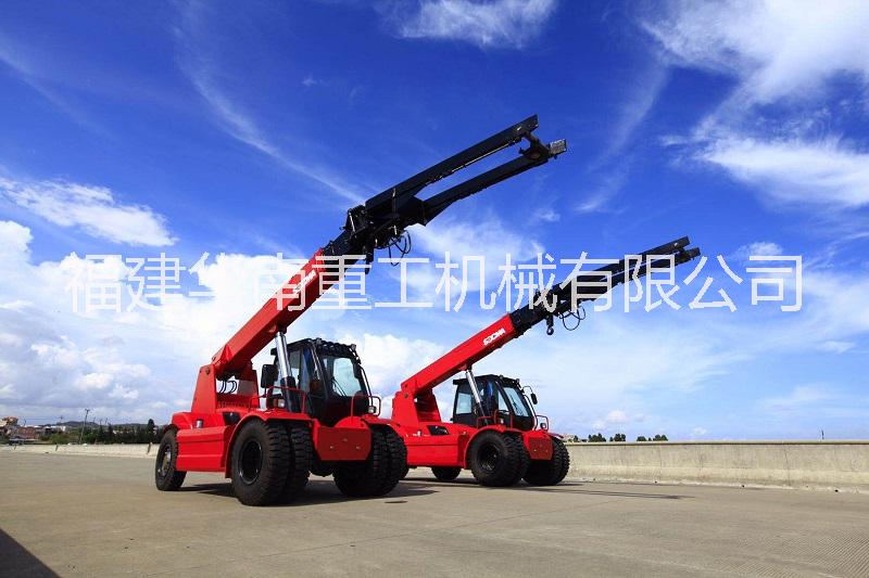 5噸伸縮臂叉車三級(jí)舉升8.8米越野四驅(qū)伸縮臂叉裝車