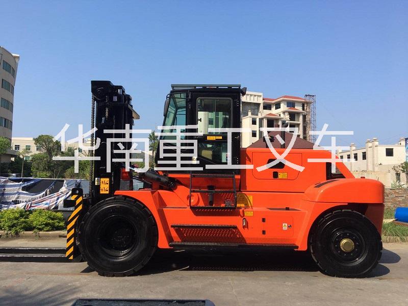 15噸叉車價(jià)格 福建華南重工HNF系列重型15噸叉車多少錢一臺(tái)