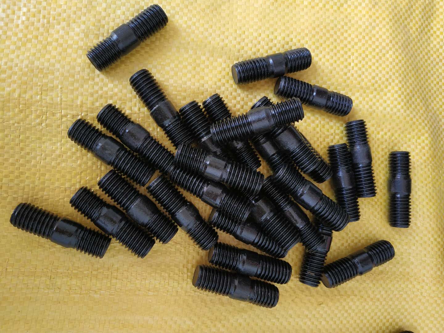 高強(qiáng)不等長(zhǎng)雙頭螺栓+高強(qiáng)小雙頭