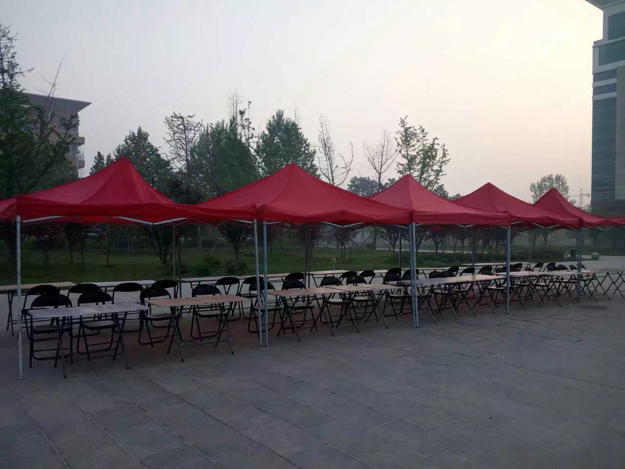 鄭州桌子出租 貴賓椅出租 注水道旗出租