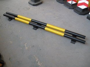 廠家定制鋼管擋輪桿 黃黑烤漆擋車杠 M型防撞桿護欄陽江交通設(shè)施 擋車管