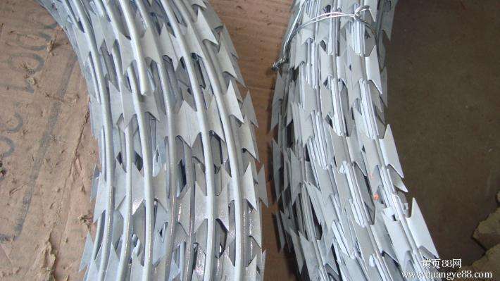 鍍鋅*刺繩護(hù)欄網(wǎng)/防護(hù)網(wǎng)廠家