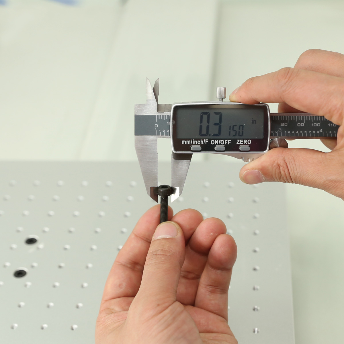 迪吉特專業(yè)級(jí)量具全屏158不銹鋼帶分?jǐn)?shù)數(shù)顯游標(biāo)卡尺電子卡尺