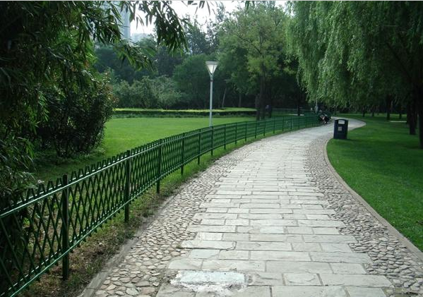 菏澤別墅仿竹圍欄，不銹鋼仿竹柵欄，仿竹節(jié)籬笆護(hù)欄，噴塑?chē)鷫跅U安裝快捷