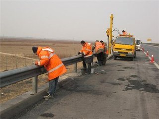 成都護(hù)欄板、成都波形護(hù)欄板、成都鄉(xiāng)村道路護(hù)欄板、成都防撞護(hù)欄板、護(hù)欄板廠家