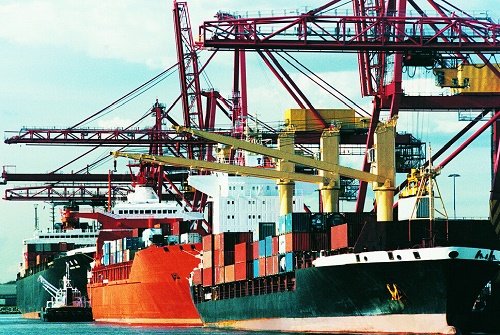 國慶出貨，美國海運(yùn)艙位緊張、跳港、漲價頻出!