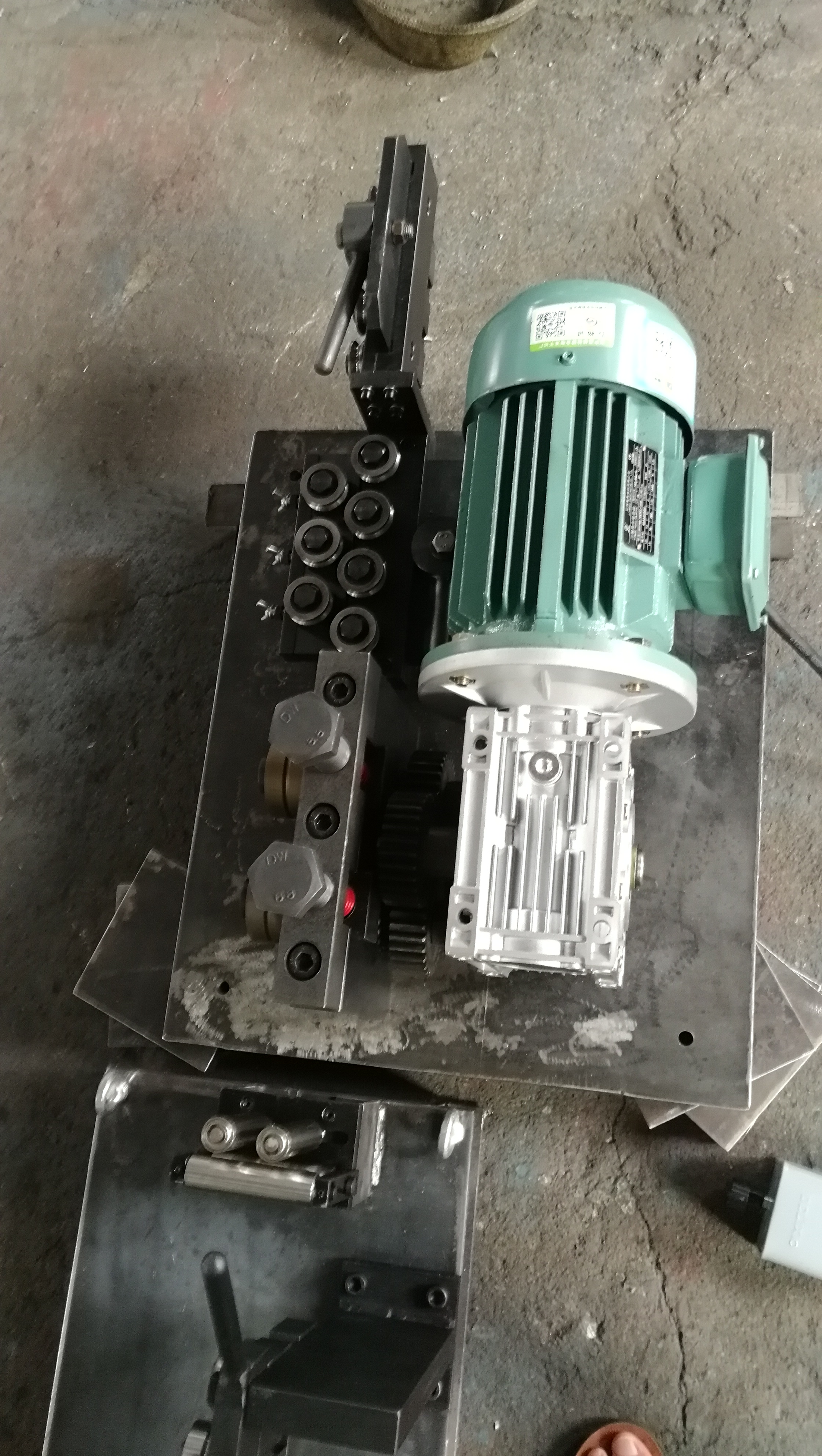 調(diào)直機牽引輪牽引銅管校直器 全自動調(diào)直機