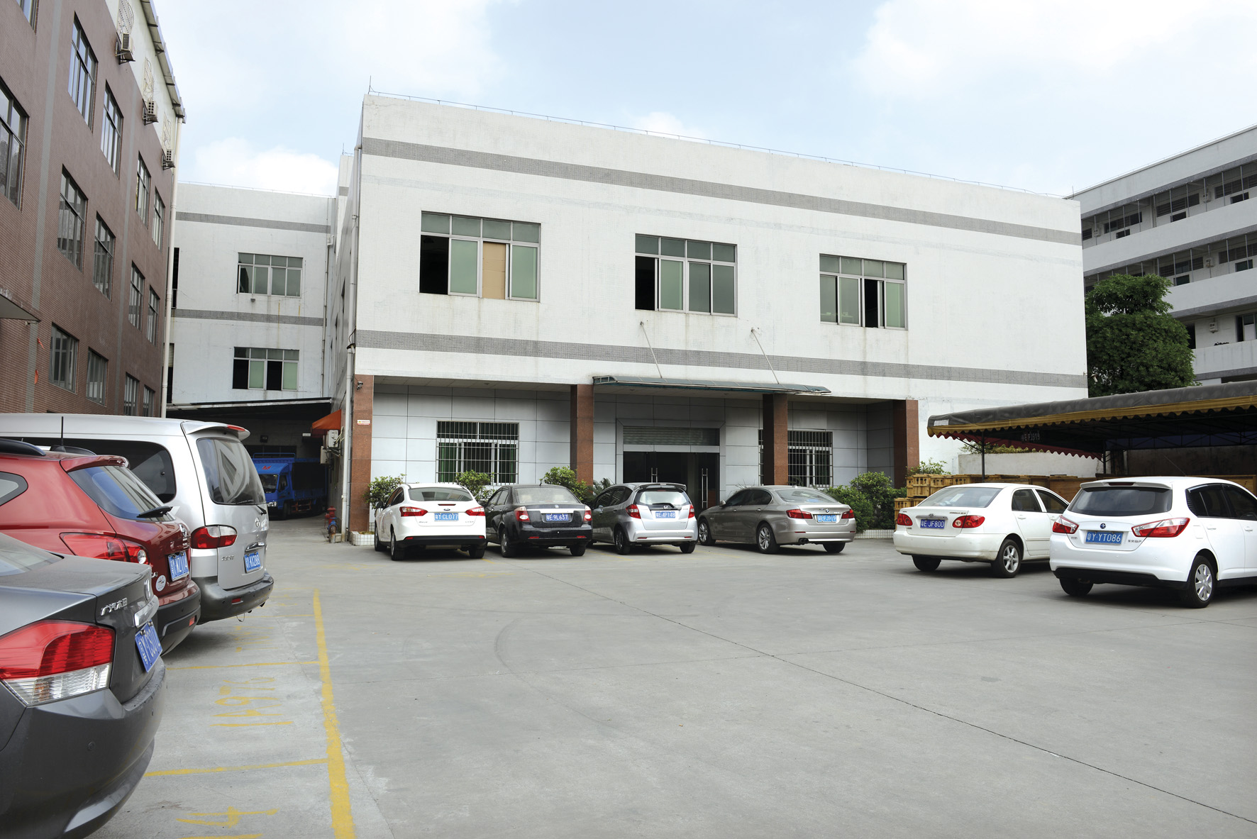 糯米粉立式打包機(jī) 全自動(dòng)上料螺桿計(jì)量立式包裝機(jī)  420粉劑立式自動(dòng)包裝機(jī)設(shè)備