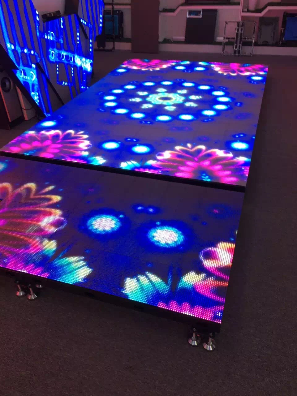 廠家供應(yīng)LED智能互動(dòng)舞臺(tái)屏